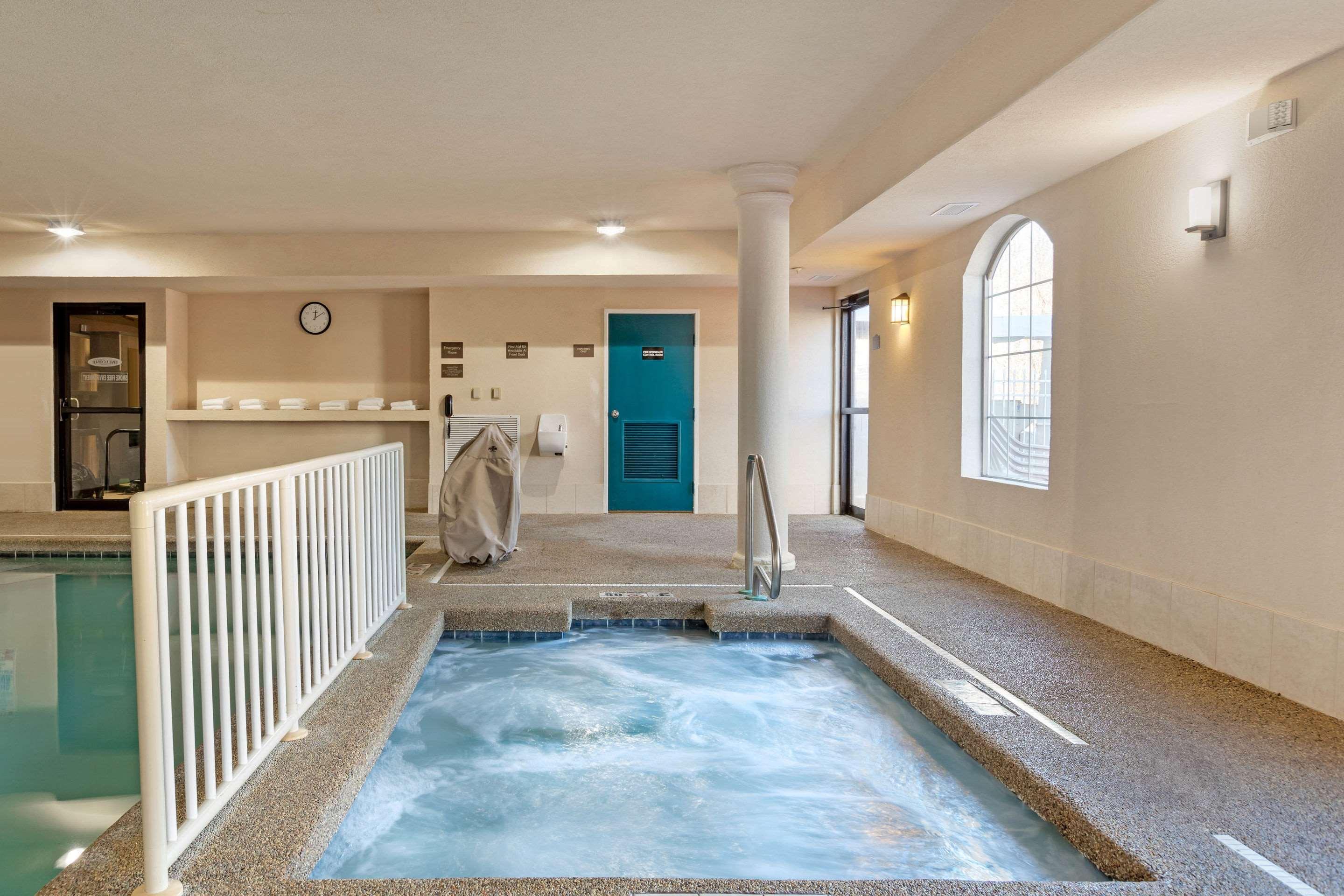 Comfort Suites Stevensville - St Joseph Exterior foto