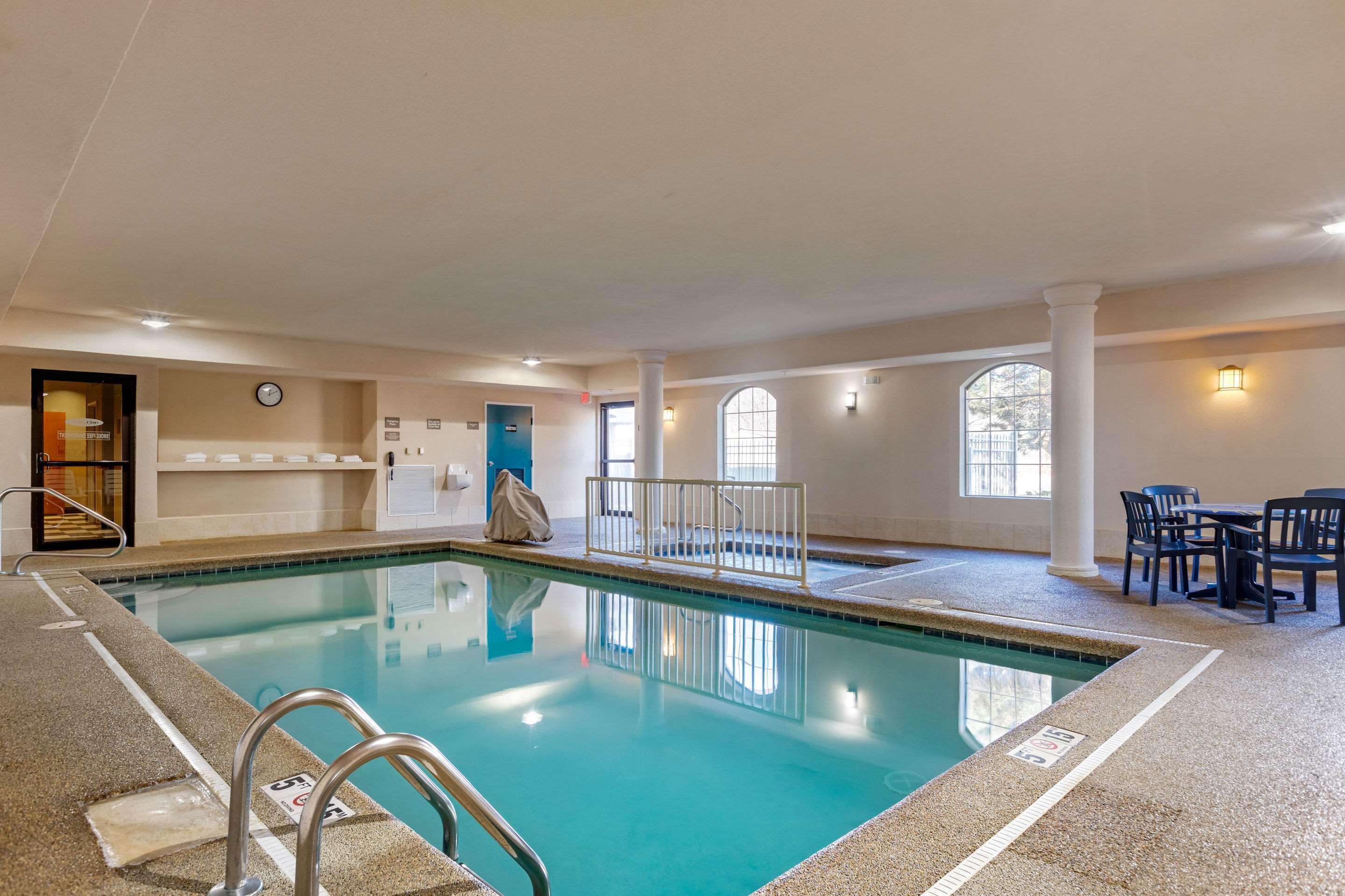Comfort Suites Stevensville - St Joseph Exterior foto